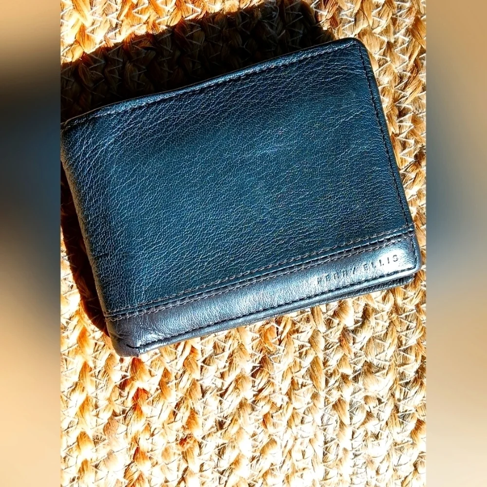 Perry Ellis Wallet - Picture 1 of 6